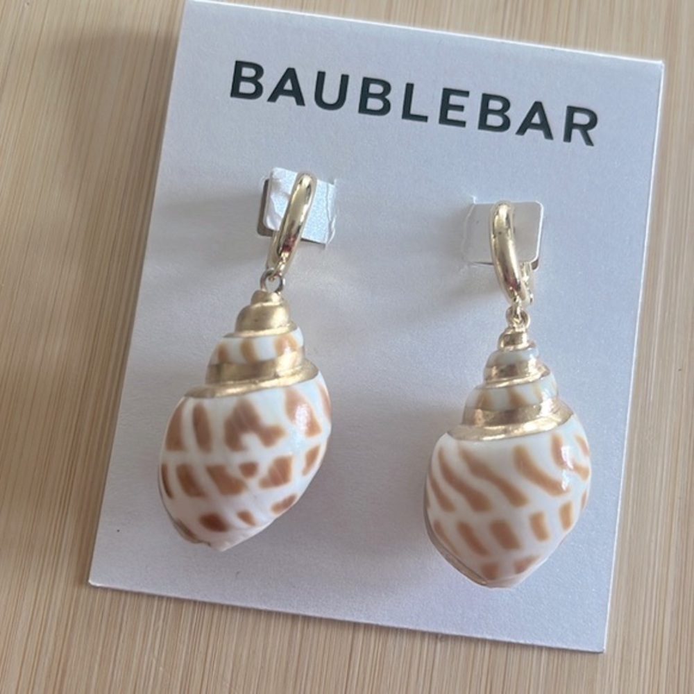 Brand New BaubleBar Gold Tone Conch Seashell Drop Earrings Beach Vacation Cruise - Picture 2 of 12